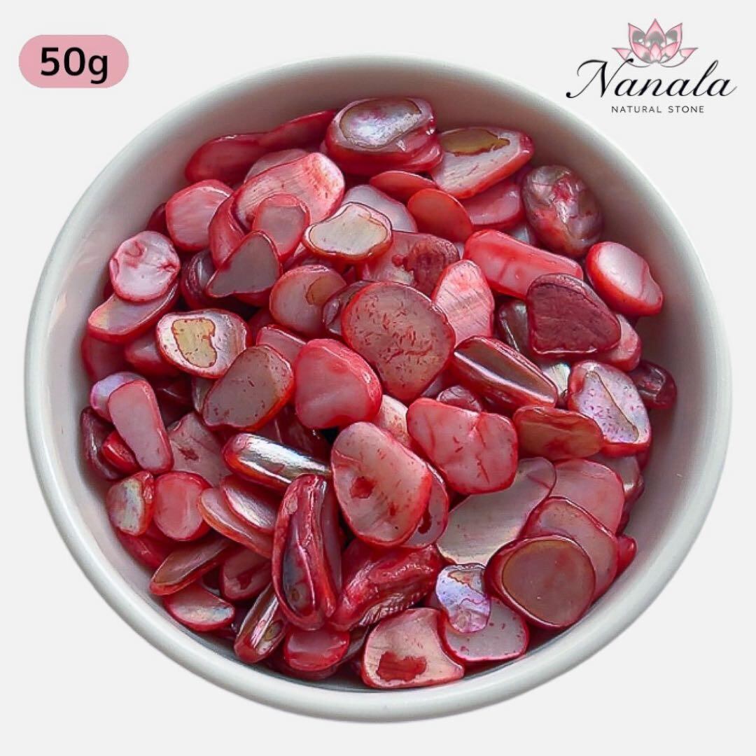 赤く輝く天然貝殻 染色シェルさざれ石 50g | NaNaLaオルゴナイト