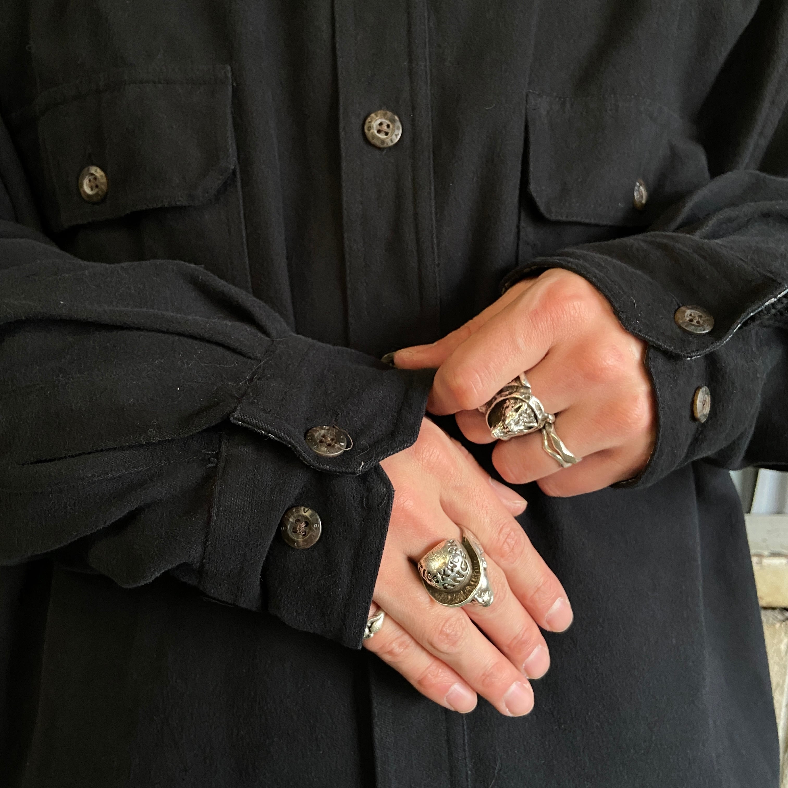 希少00sリーバイス長袖シャツ黒シャモアクロス鋲ボタンLゆるダボ系ポケット付 ビッグサイズ Levi's リーバイス シャモアクロス コットンシャツ メン