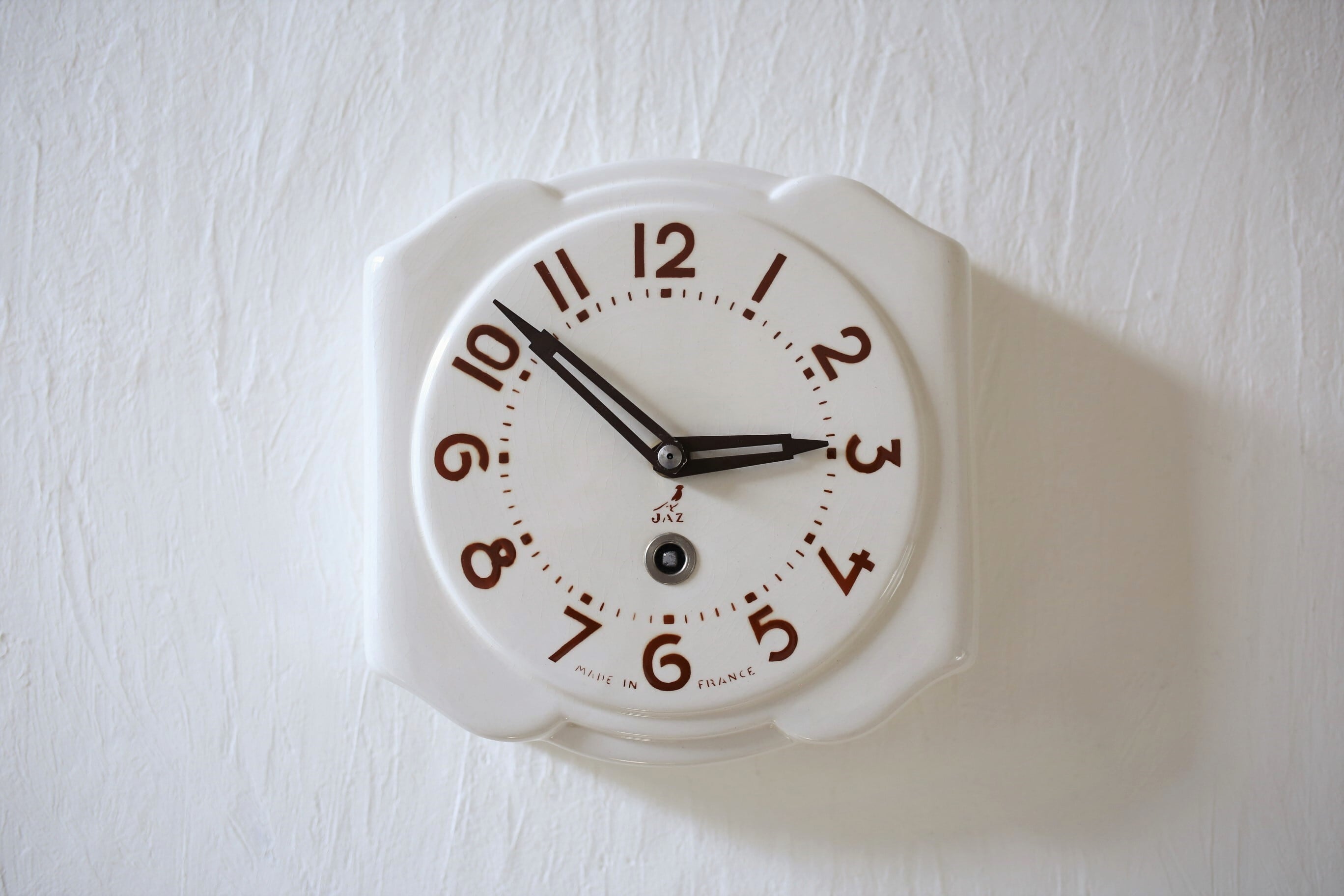 フランス アンティーク ヴィンテージ JAZ 壁掛け時計(陶器 マロン、電池式クォーツ交換済)N-02950