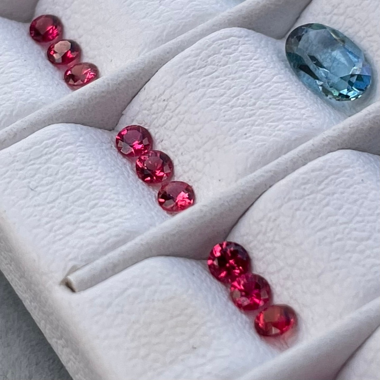 レッドスピネル約2mm 2pc & ピンクスピネル 約2.8mm 2pcs セット