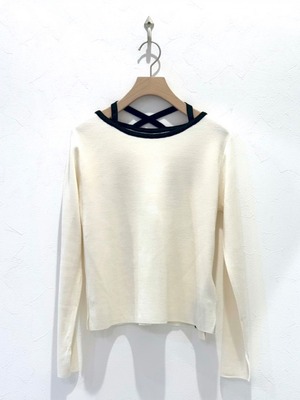 バックリボンニット