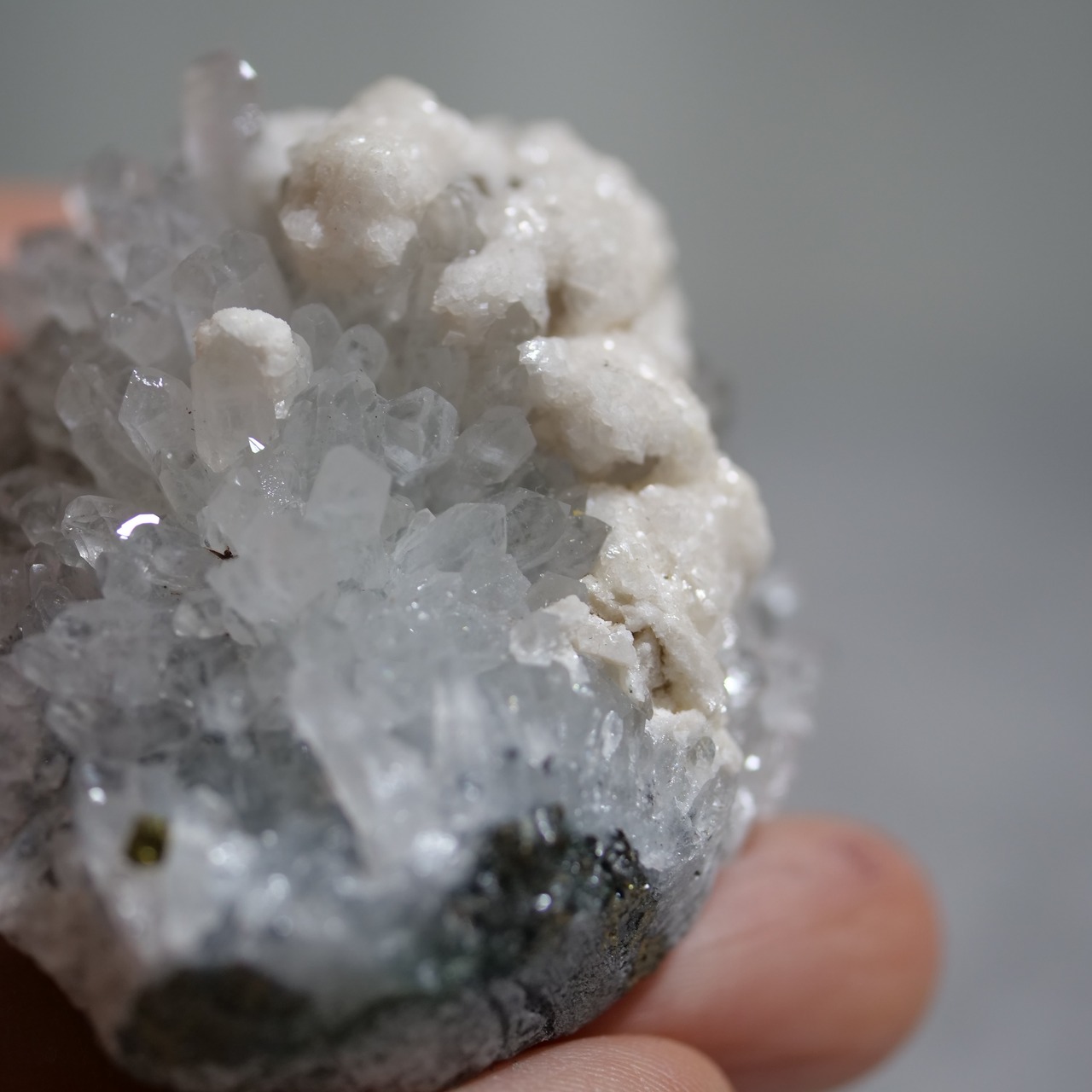 クリアクォーツ / パイライト / ドロマイト / 原石 標本