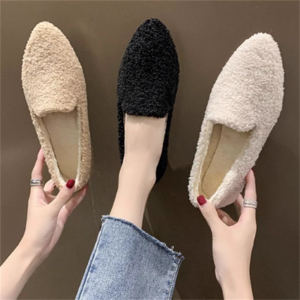 【送料無料】 パンプス スリッポン 3色 靴 シューズ ローヒール ボア素材 可愛い 大人可愛い きれいめ シンプル カジュアル シック コンサバ 華やか 大人 上品 おしゃれ こなれ感 無地 秋 冬 レディース 女性用 ママ 20代 30代 40代 通勤 デート お出かけ 女子会 お呼ばれ 休日 お茶会 授業参観 デイリーユース 普段使い ファッション アーモンドトゥ ふわふわ コーデ スタイル 楽ちん 歩きやすい 定番 プチプラ
