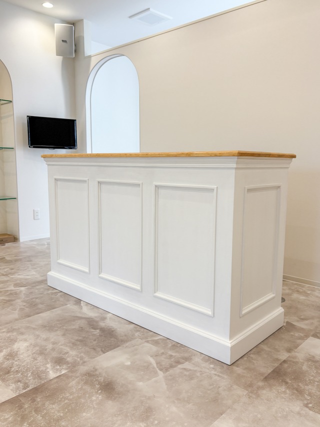 お花屋さん向け作業台カウンター156 (梱包作業に向いたオーダーメイドレジ台)W1500