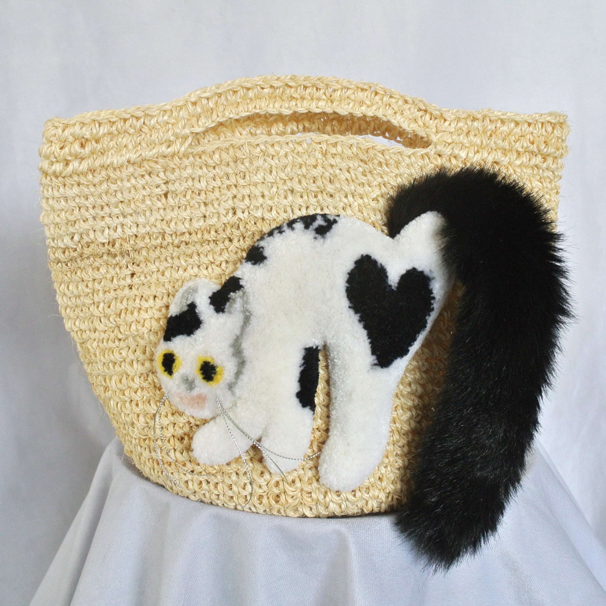 CAT IN DA HOUSE! ON LINE STORE