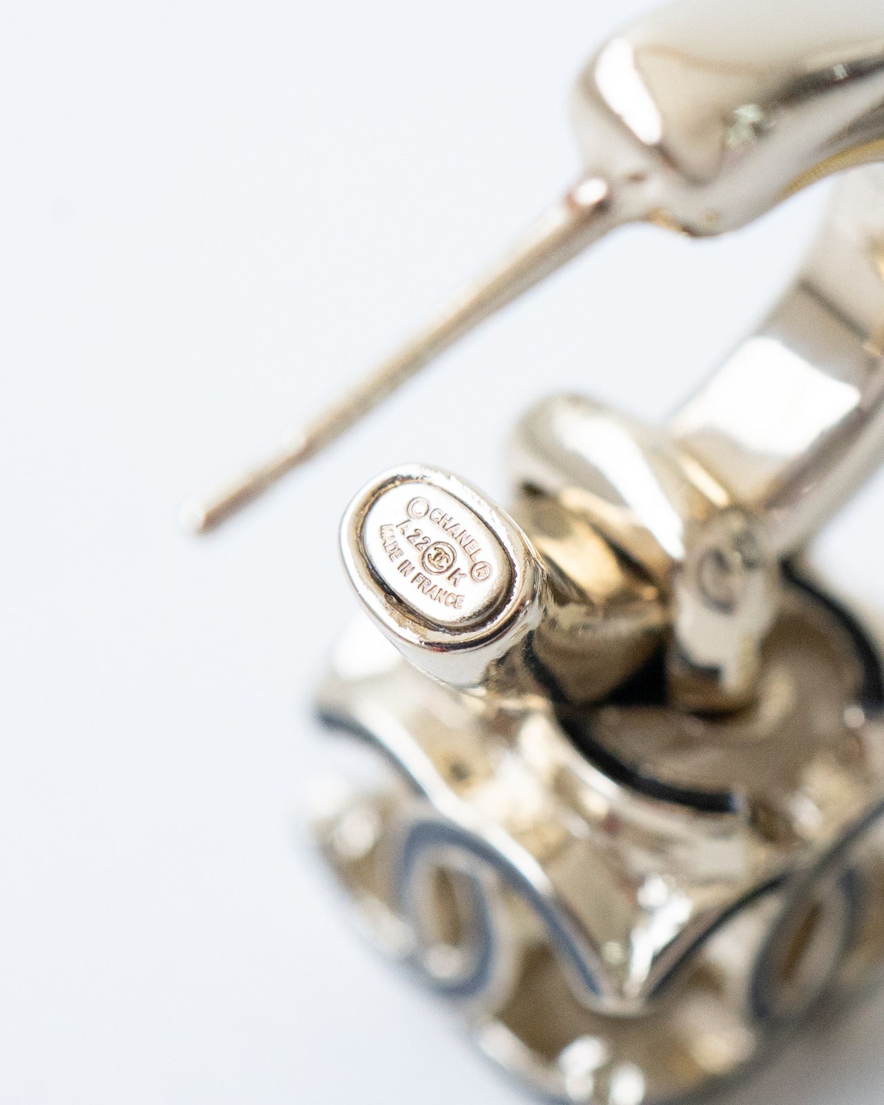 〈CHANEL〉CC mark hoop earrings Made in 2022