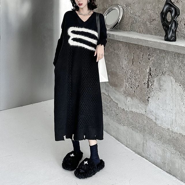 BLACK V-NECK LONG PULLOVER KNIT DRESS 1color M-15304