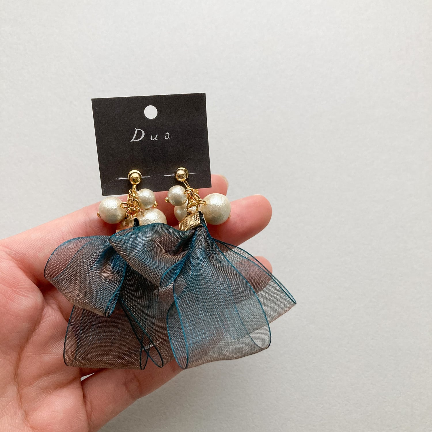 コットンパールと青緑オーガンジータッセル〈ピアス/イヤリング