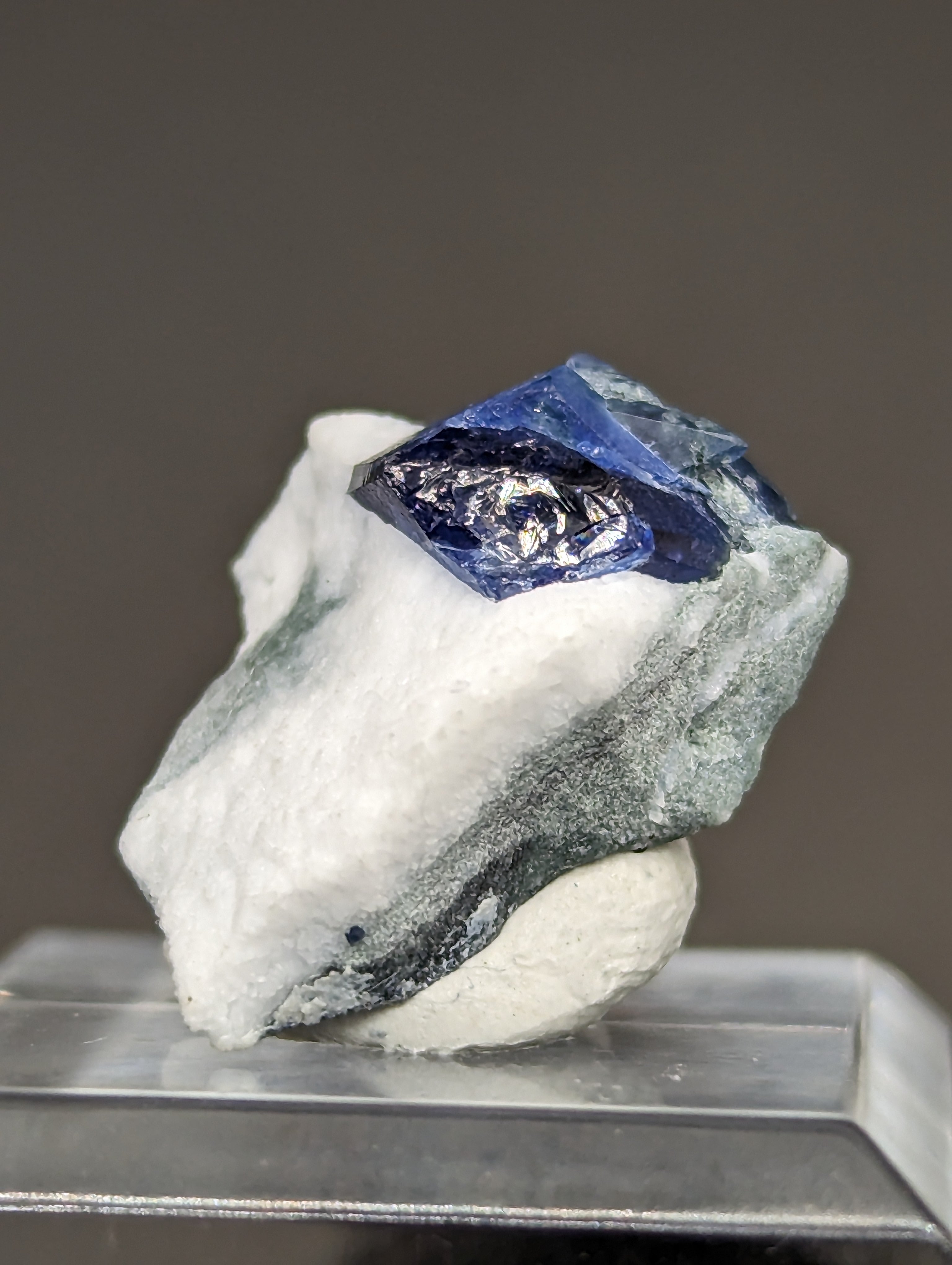 超希少】ベニトアイト母岩付き R5-1032 | 石や なごみん【高品質で希少  