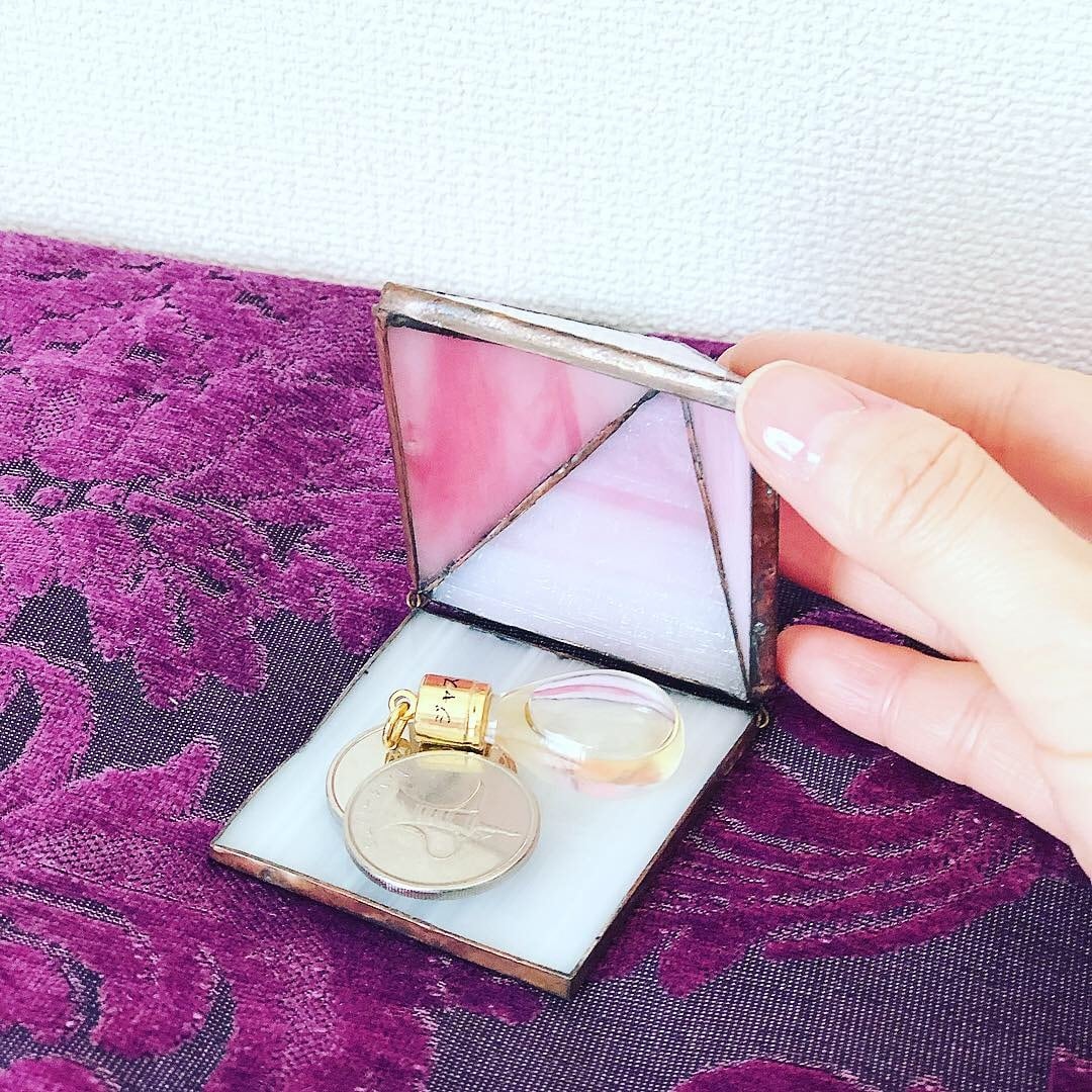 ピラミッド型小物入れSS アクセサリー入れ | ステンドグラスアトリエ moon