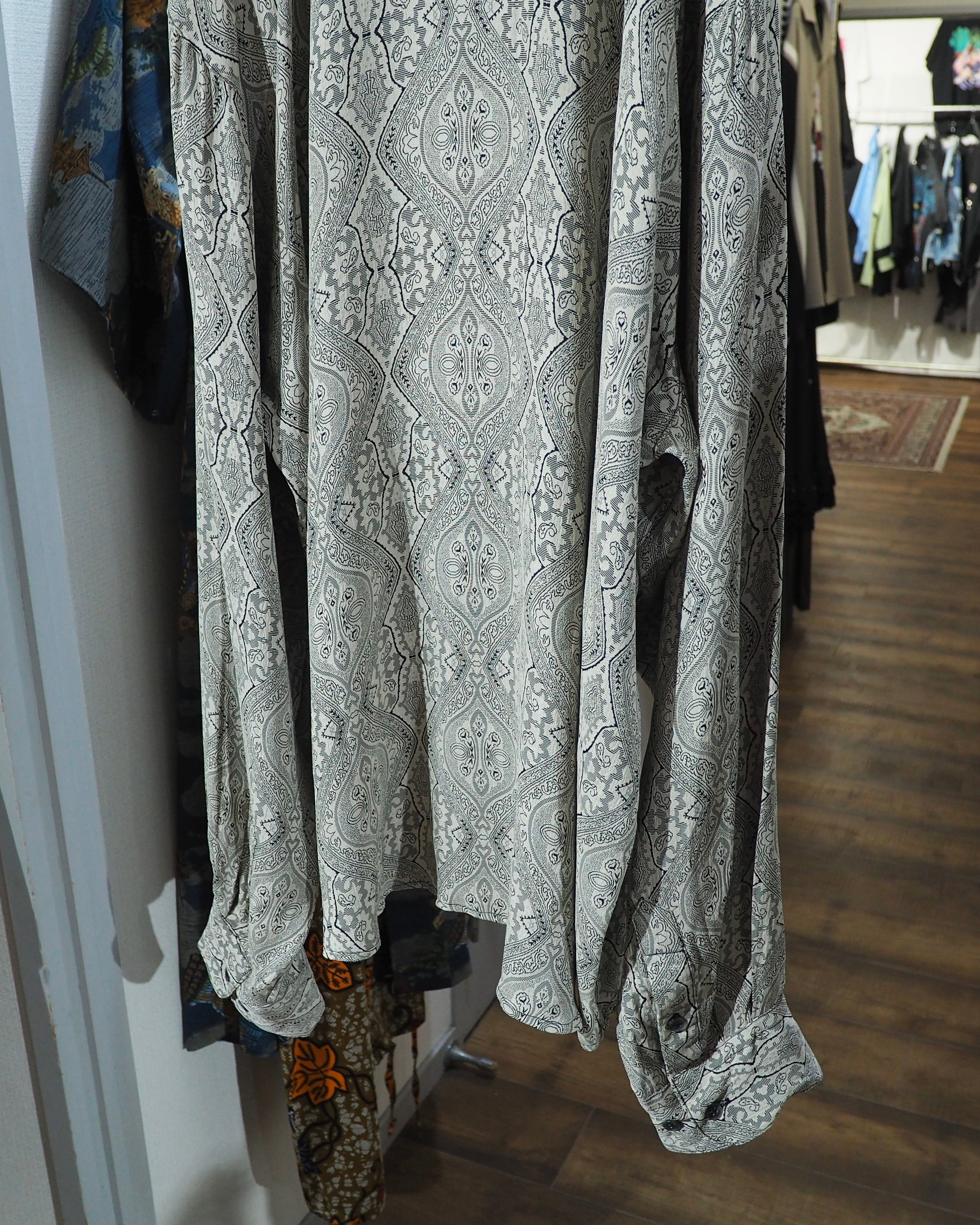 1990s " GOOUCH - Phiz " Beautiful Arabesque pattern Embroidery vintage loose Shirt