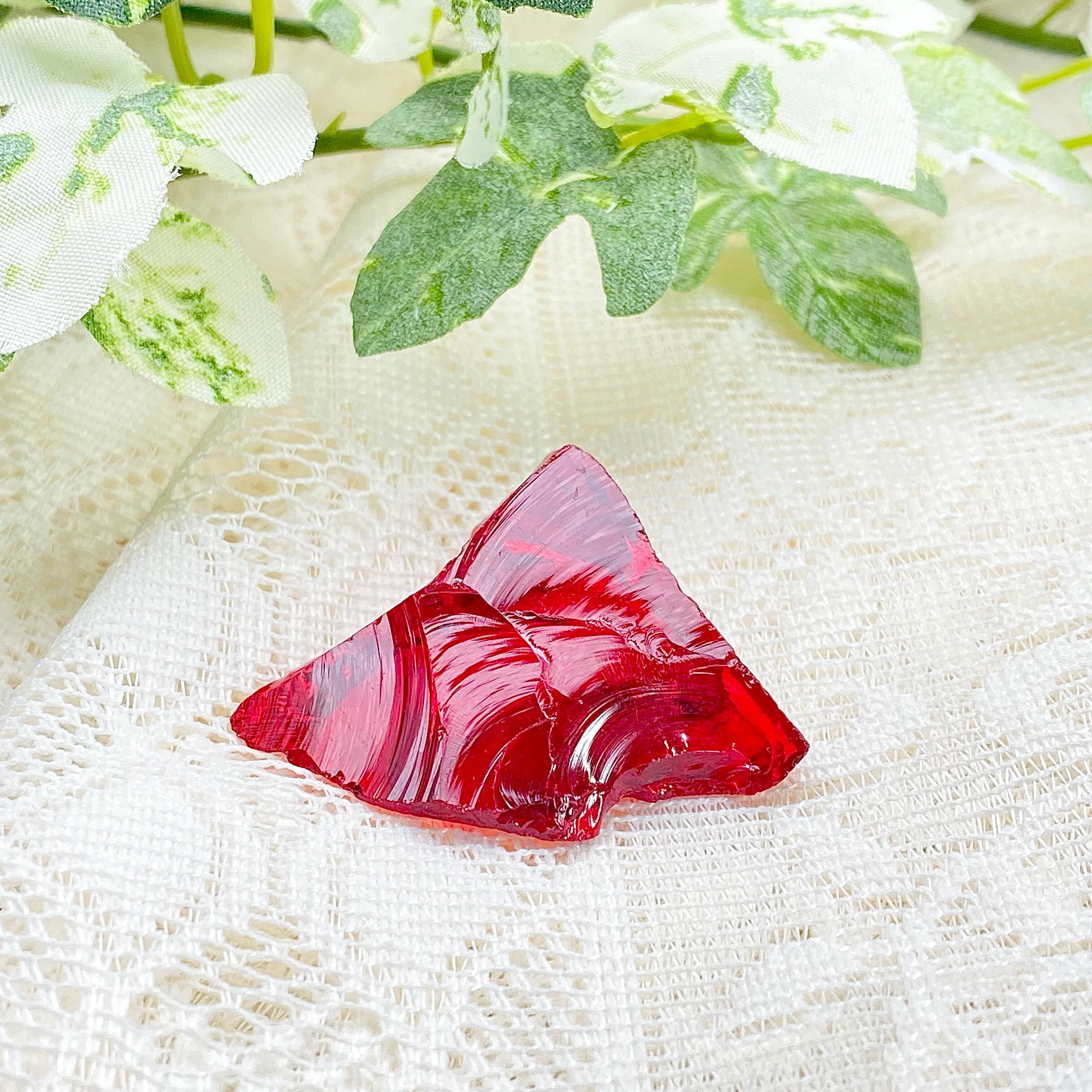 インドネシア産アンダラクリスタル原石 レッド A