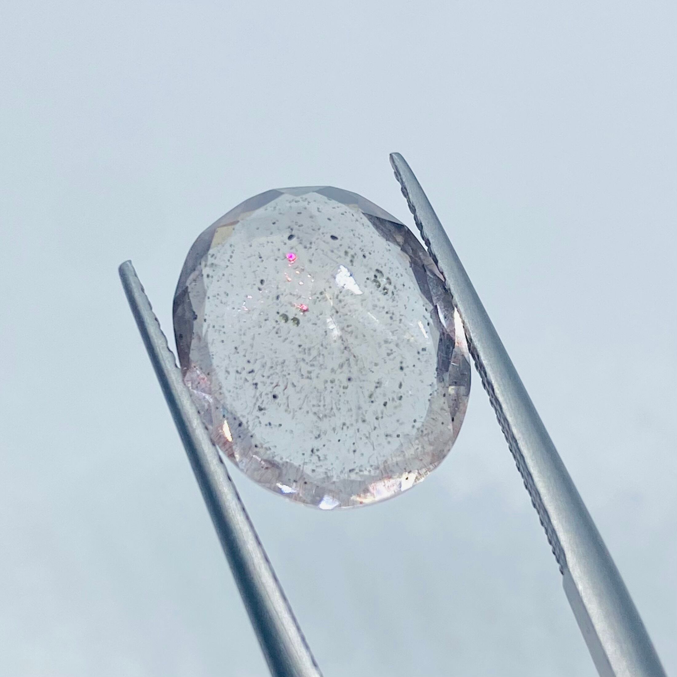 カットとキラキラピンクの美しいピンクファイアクオーツ