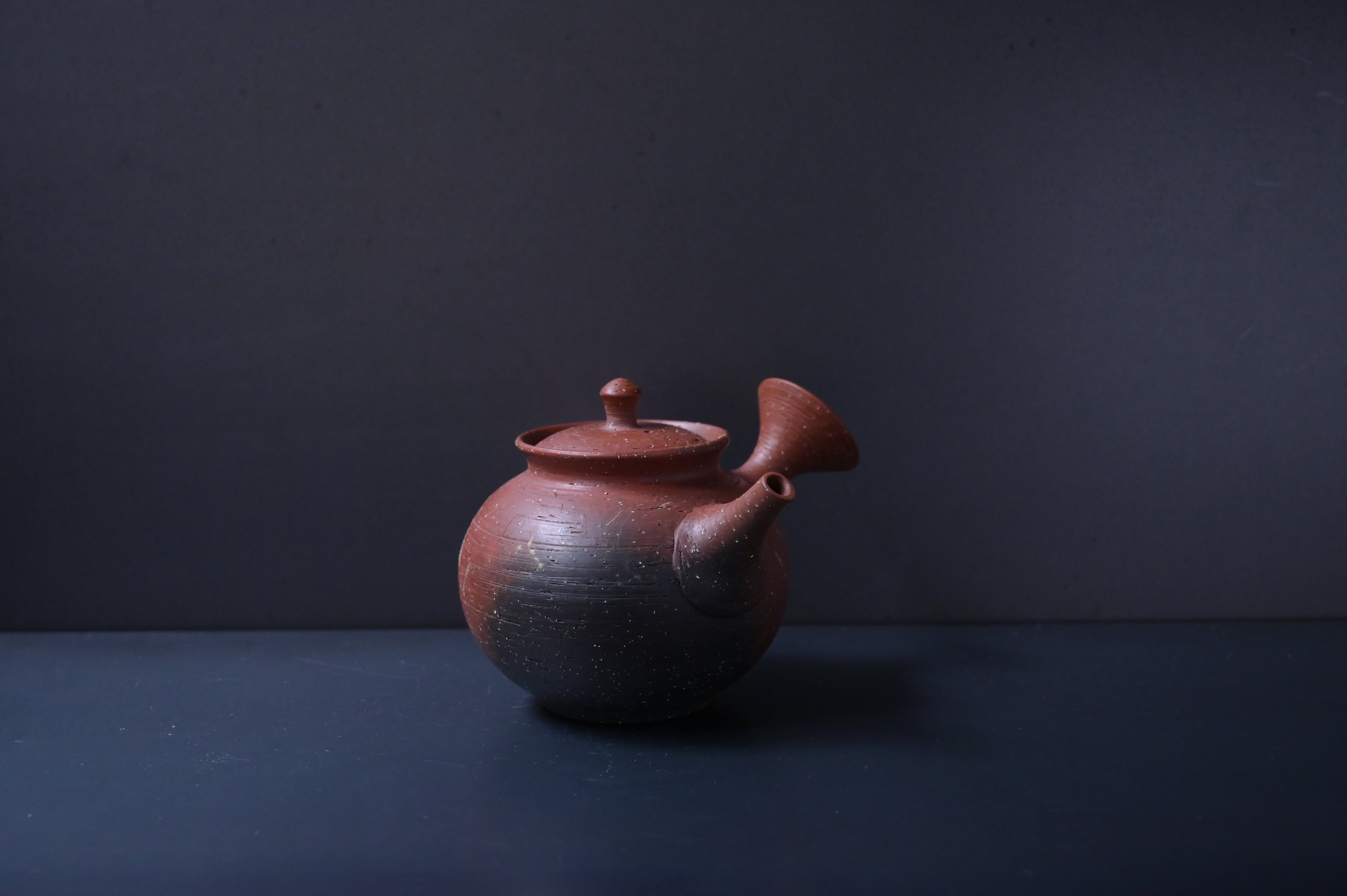 吉川雪月 朱泥梨皮窯変藻掛 茶注 | 鎌倉倶楽部 茶寮