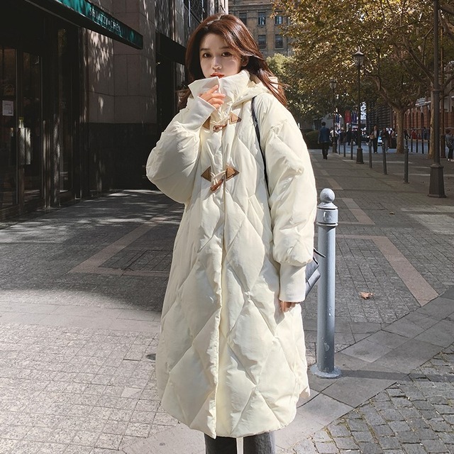 アウター レディース ジャケット ダウンコート ロングスカート ミディアム丈 長袖 フード付き スリム タイト 細身 ストレート 隠しボタン ダウン 厚手 かわいい 大人可愛い シンプル カジュアル おしゃれ 大人女子 送料無料 ラフ ラブリー キュート ガーリー 個性的 XS S M L ゆったり ホワイト ブラック 無地 冬 10代 20代 30代 OL 通勤 学生 通学 デート お出かけ 女子会 着回し 普段使い 双子 韓国系 ファッション コーデ スタイル あったか 防寒 モテ 体型カバー 流行