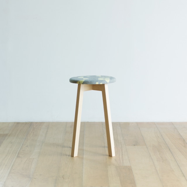 〈46/D. × SUGIKOJO〉CIRCLE FABRIC STOOL / DARK GRAY