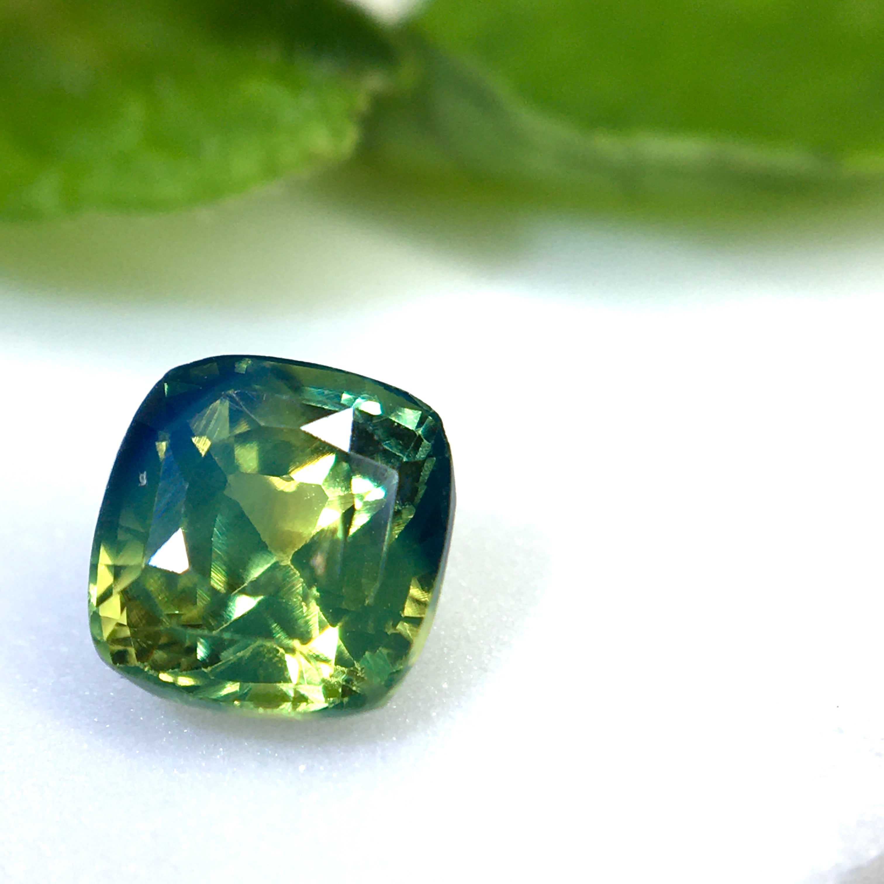 若草のような瑞々しい黄緑 1ct UP 希少石 天然 バイカラーサファイア