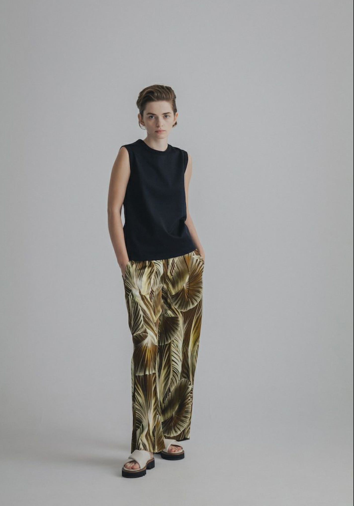 23SS】CINOH チノ / RAYON PRINT RELAX PANTS［GREEN］ | TRENT  