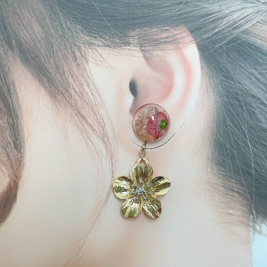 ピンク系レジンフラワーとお花のイヤリング | mihoron☆orion