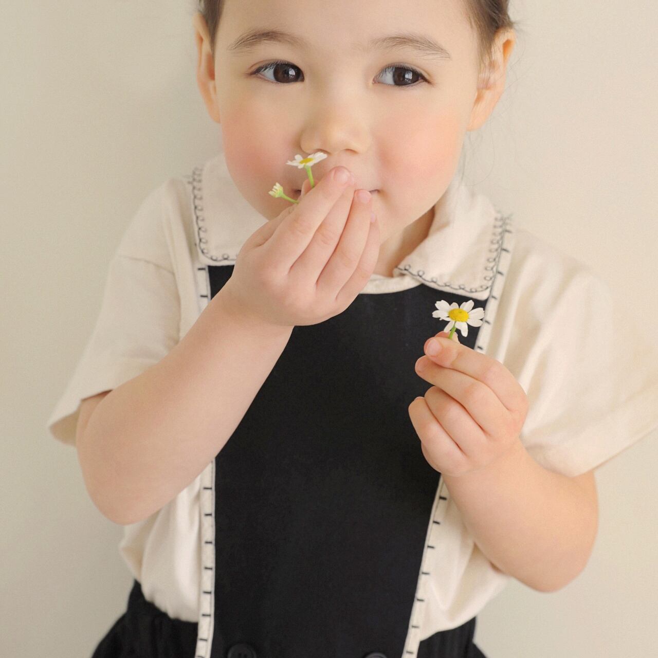 «sold out»«bien a bien» フルト刺繍トップス 2colors