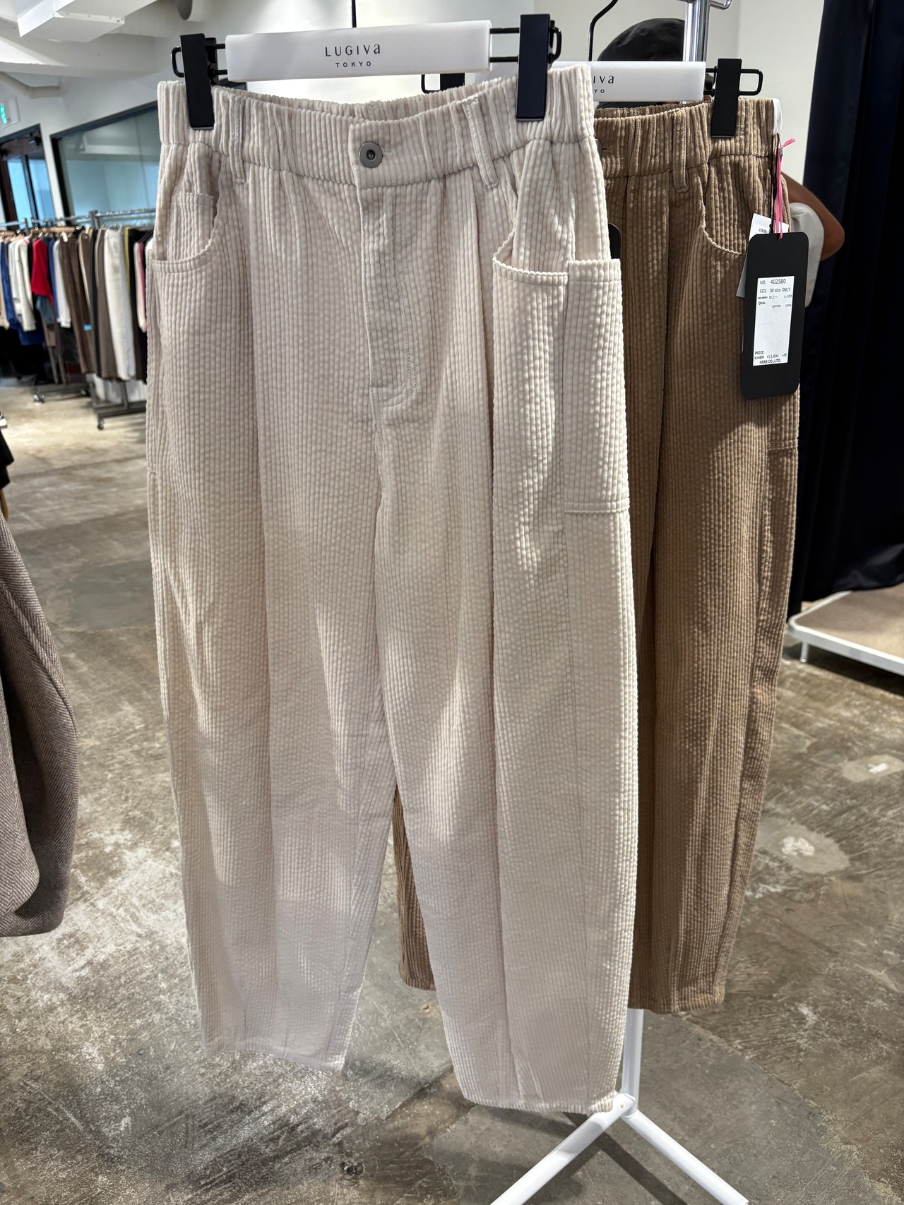 LUGIVA カービーコーデュロイパンツ　402580