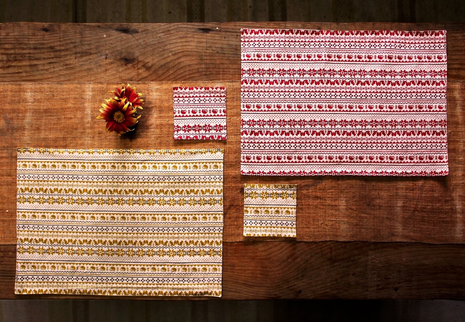 リネンランチョンマット ハリネズミマーチ レッド | ハリネズミグッズ