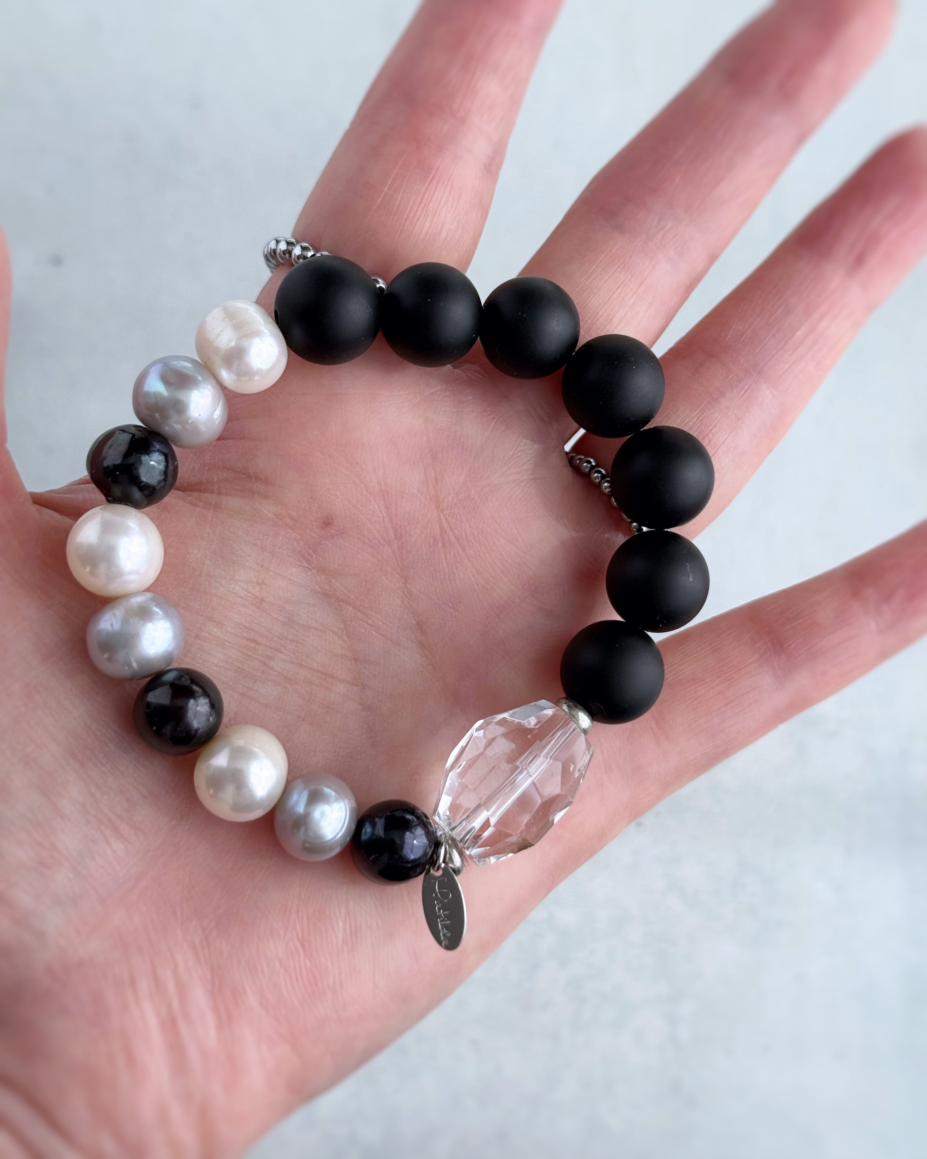 The 'Matilda' bracelet(オニキス×淡水パール×クォーツ)