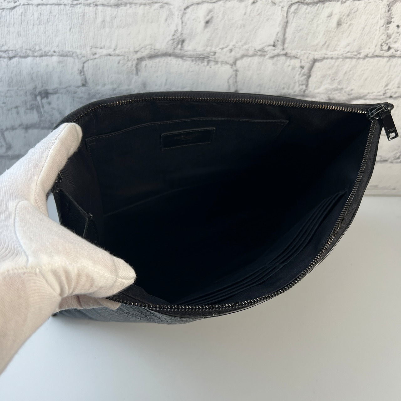 【最終処分SALE】YVES SAINT LAURENT イヴ・サンローランカサンドラ  クラッチバッグ ブラック A-7475