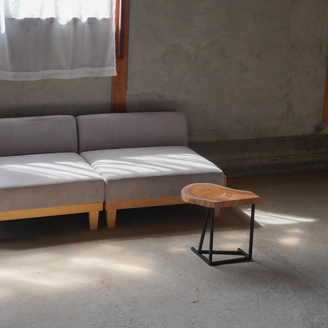 欅のアタマのサイドテーブル