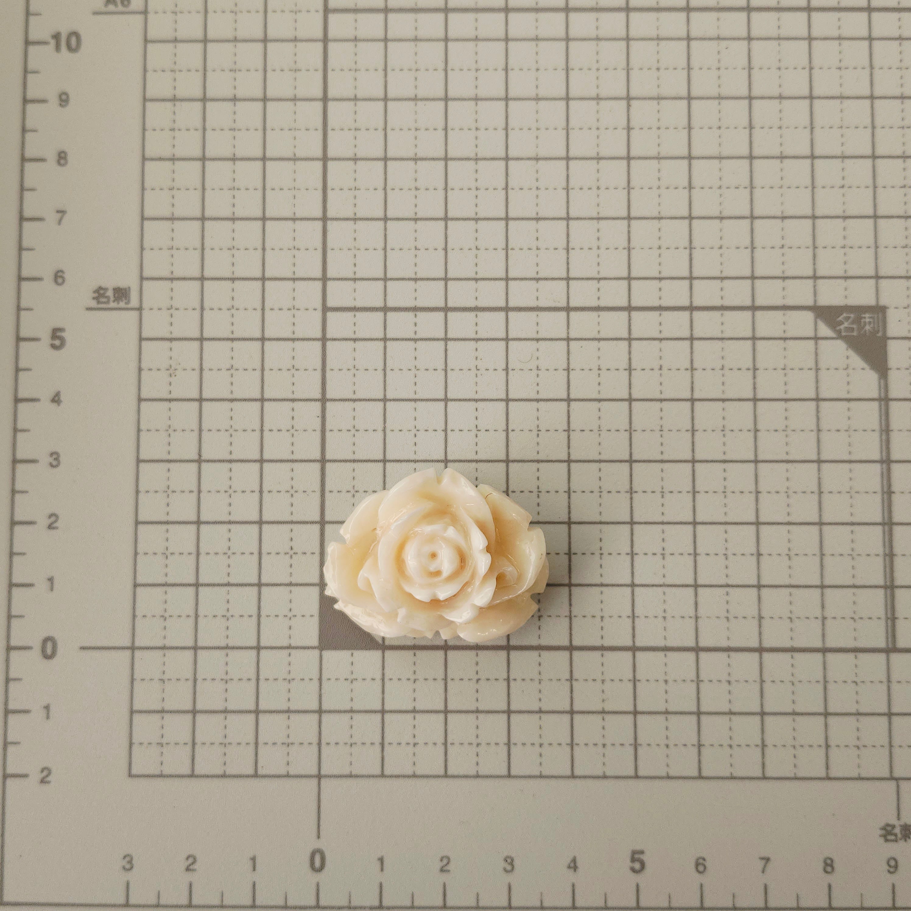 白薔薇(珊瑚彫刻)のブローチ 025 【商品紹介動画が商品説明からご覧