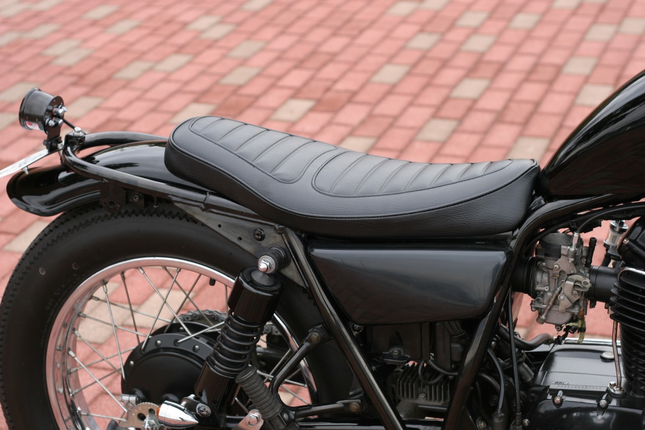 Smooth semi-double seat 250TR