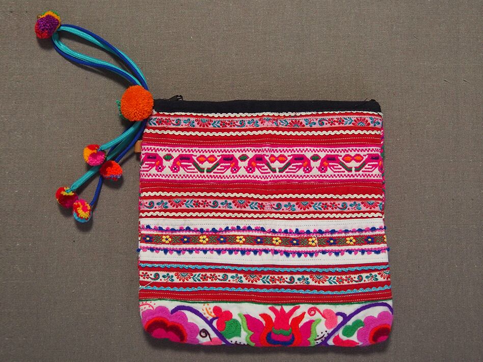 モン族刺繍ストラップ付きミニバッグ