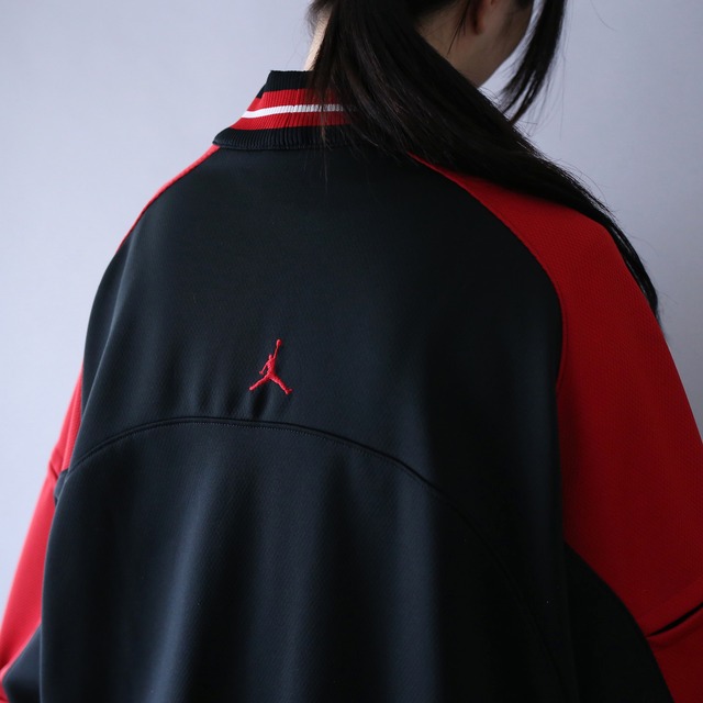 "JORDAN" super over silhouette gimmick design track jacket
