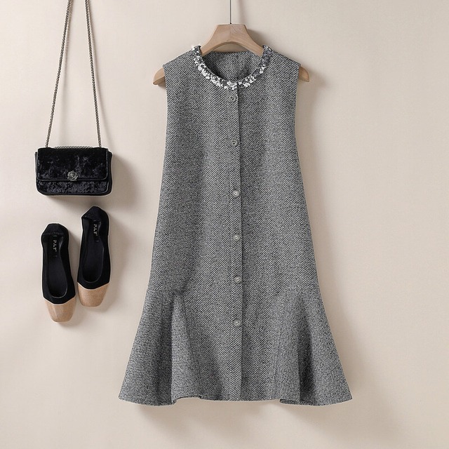 Sequin neck flare hem dress　B3725