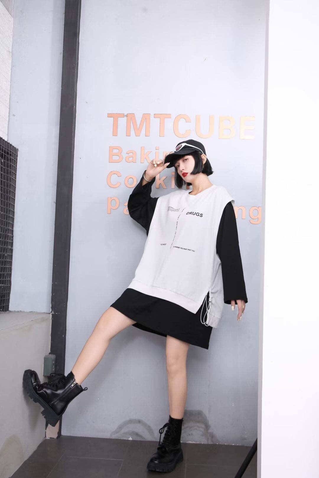 サイドスリットトップス