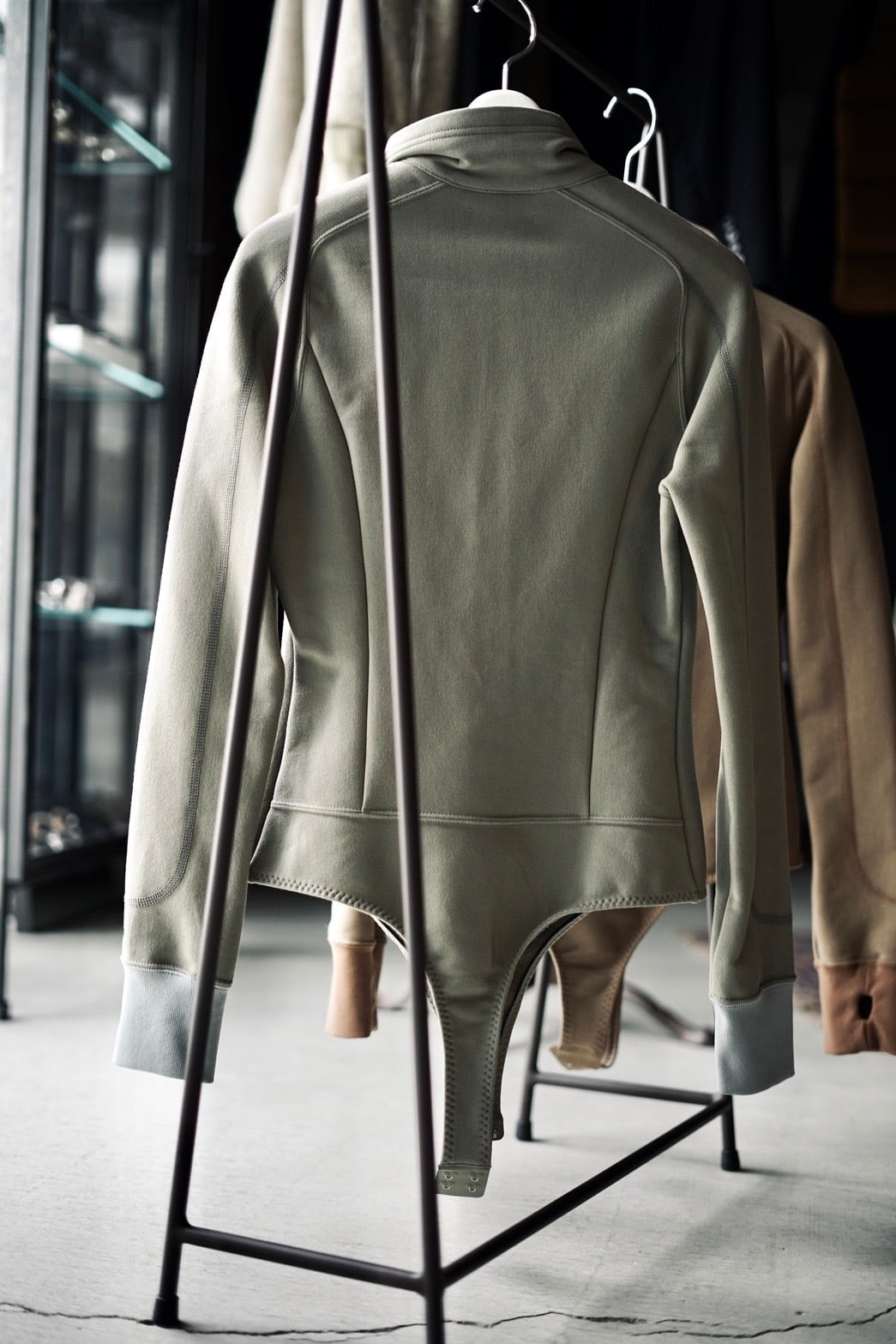 FUMIKA_UCHIDA / FRENCH TERRY HALF-ZIP BODYSUIT ( SAGE, MOCHA