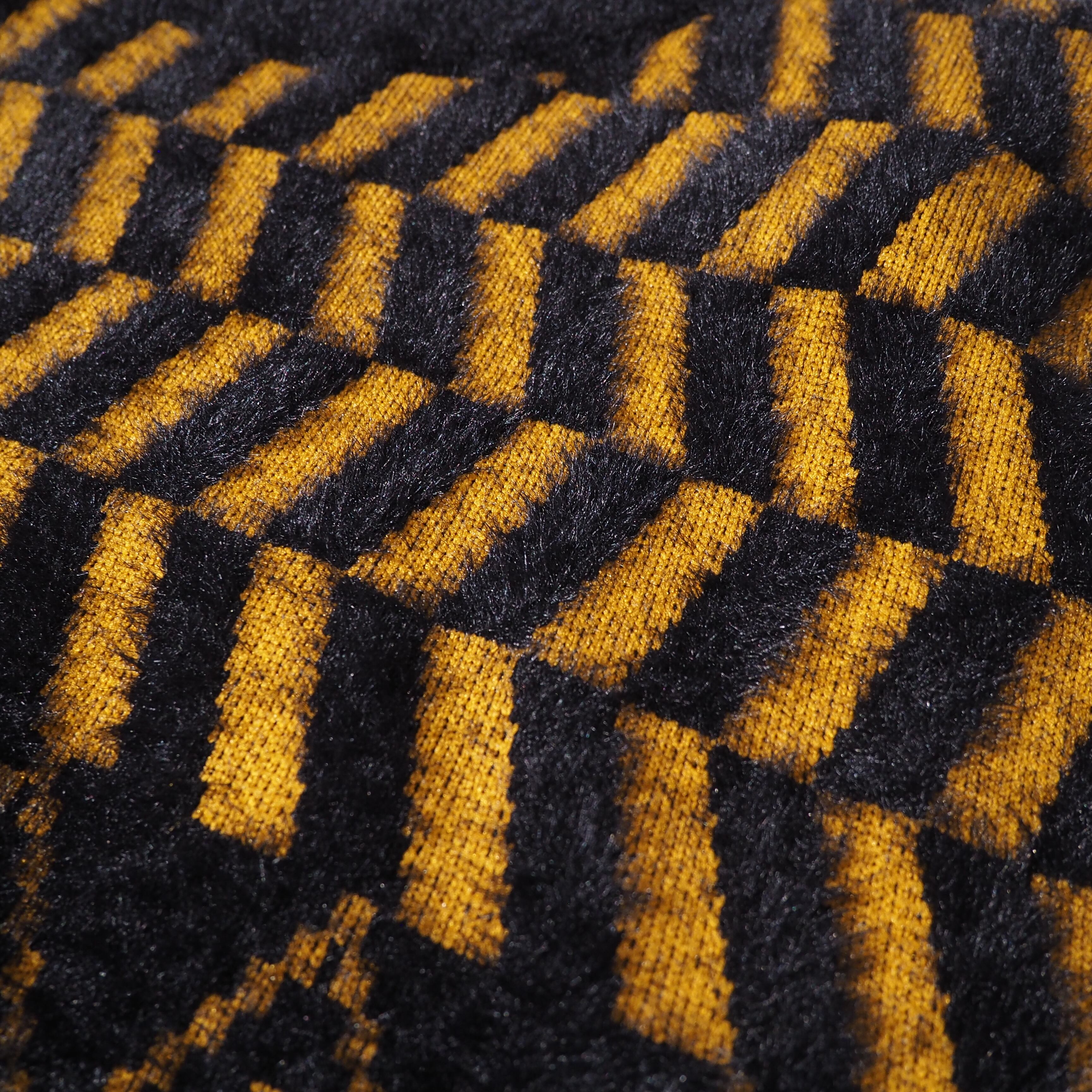 ” Unknown ” Geometric all Over Mohair - like Over silhouette knit