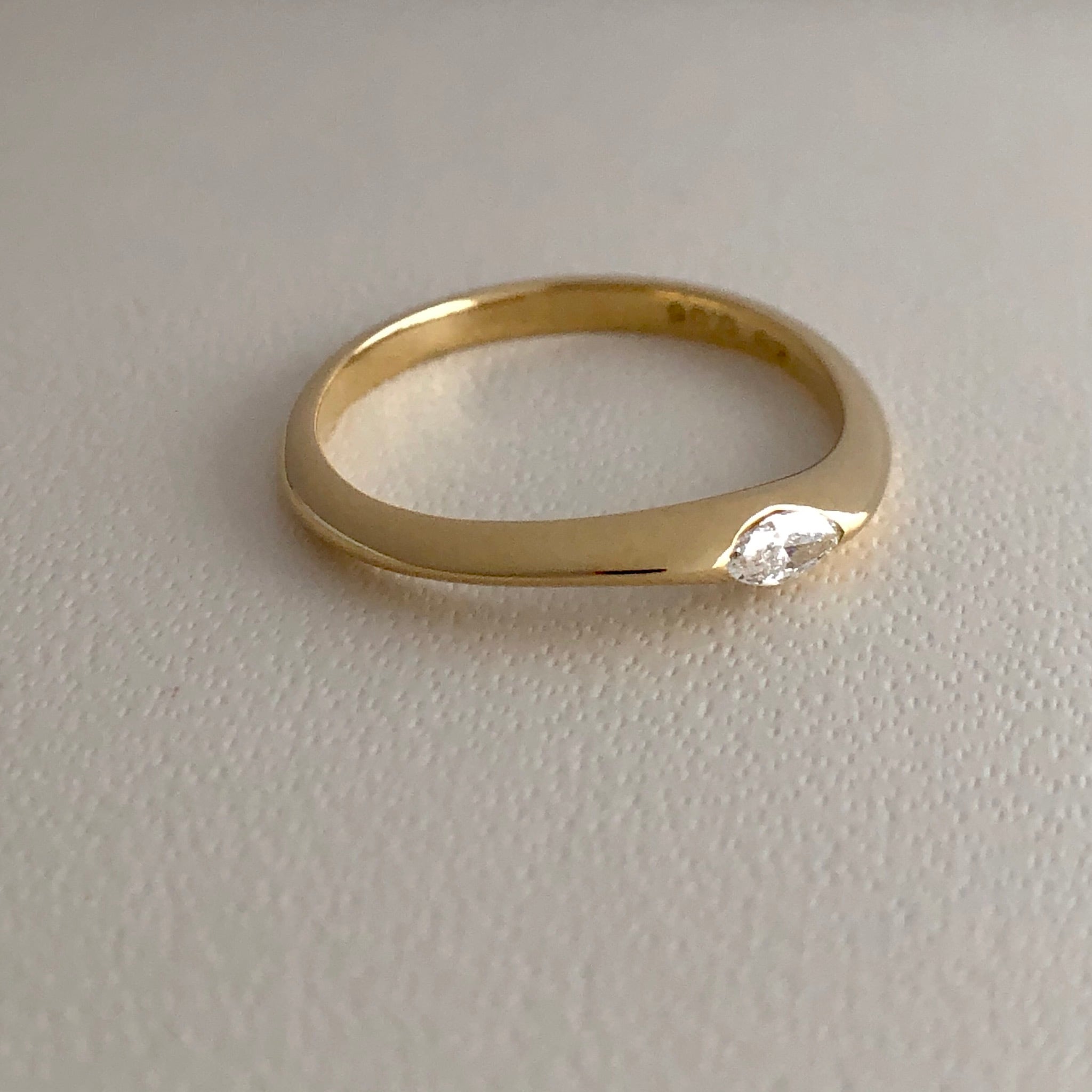 マーキスカットダイヤモンド ウエーブ ピンキーリング 0.06ct K18