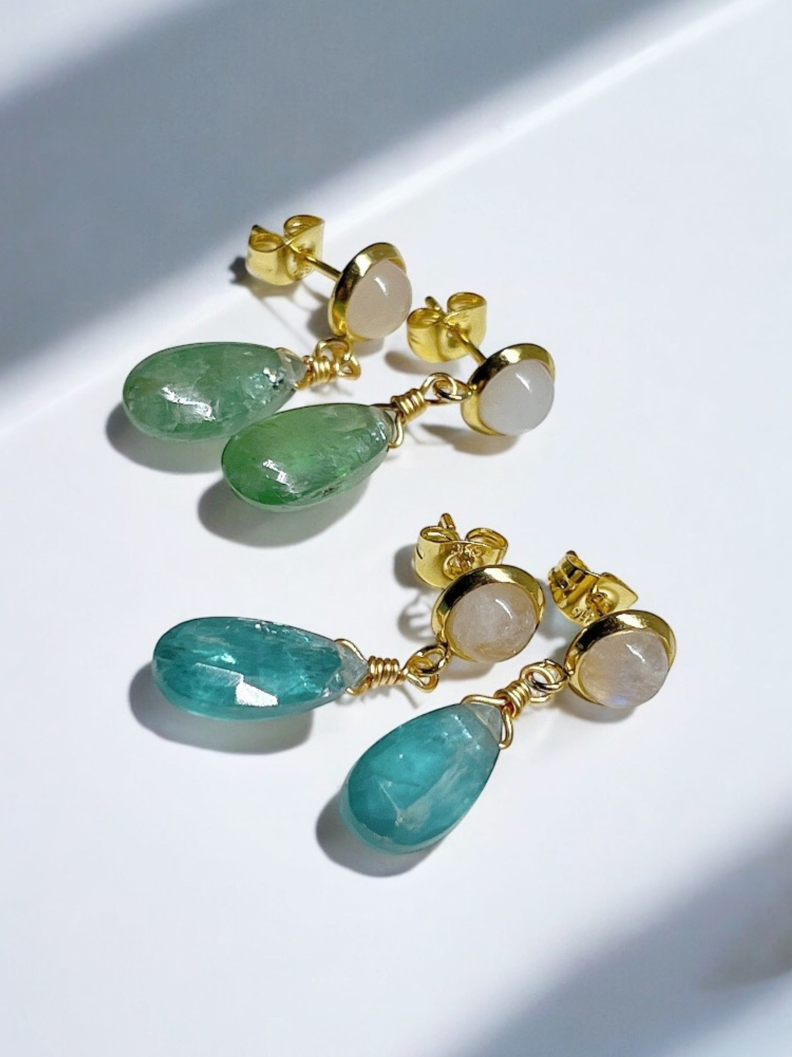 カイヤナイトとムーンストーン ピアス