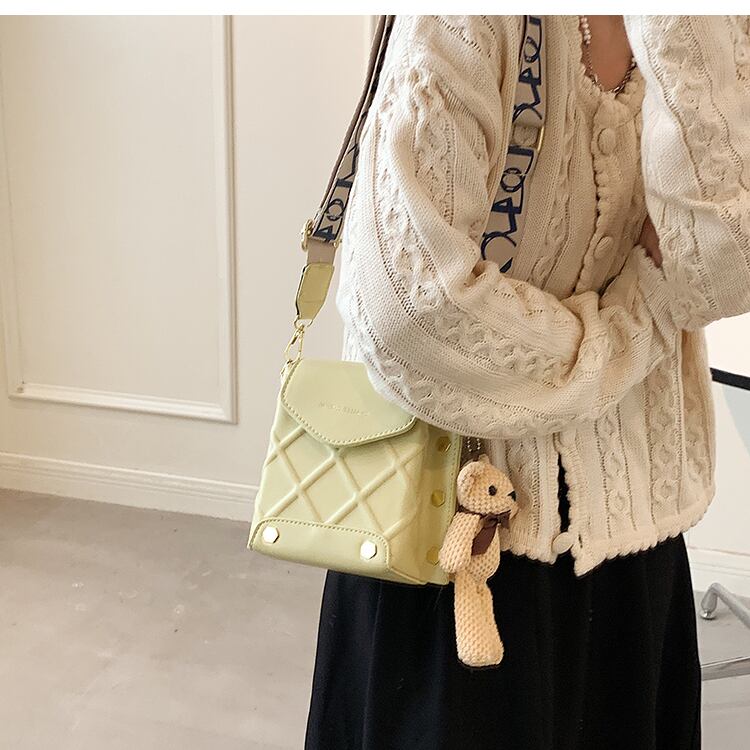 スタンダードオータム レトロ 秋物 スクウェア メッセンジャーバッグ 手作りハンドバック70011298789