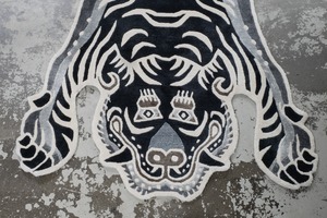 Tibetan Tiger Rug 《Mサイズ•シルク•オリジナル•モノクロバージョン079》チベタンタイガーラグ