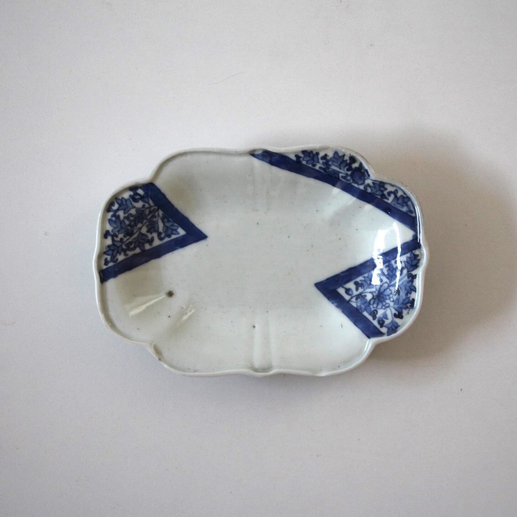 古伊万里染付花唐草文変形皿 d16.6cm Imari Blue and White Dish