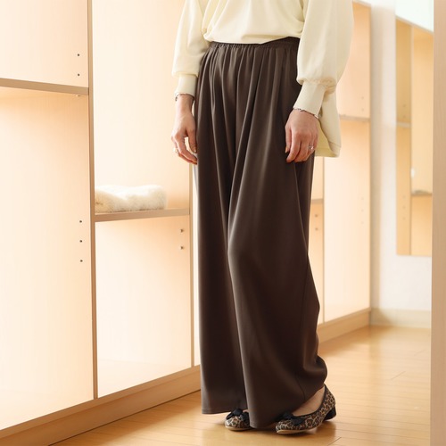 Tenue (テニュイ)　トロ味ファブリック　イージーワイドパンツ