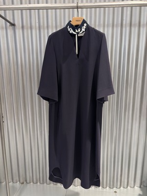 【26AW | WOMEN】Mame Kurogouchi マメ クロゴウチ / ワンピース / Triacetate Embroidery Neck Dress 　MM26FW-DR112