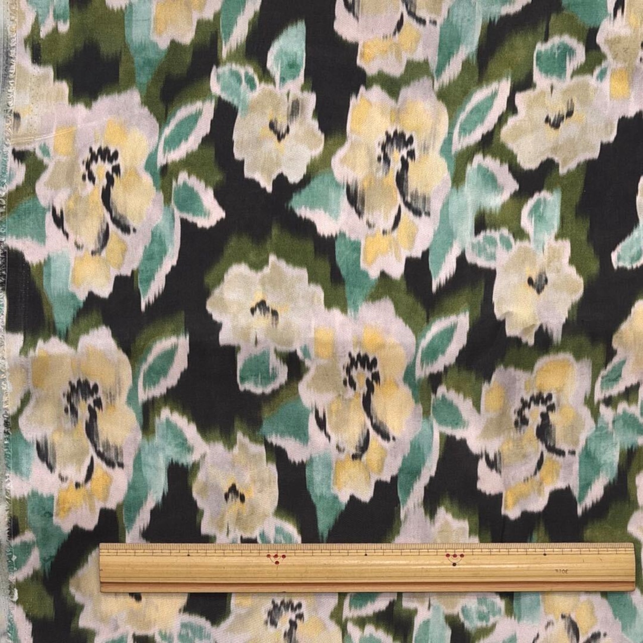 ★TC158◆3m◆レーヨン100%とろみプリント生地◆かすれ花柄◆カラフル