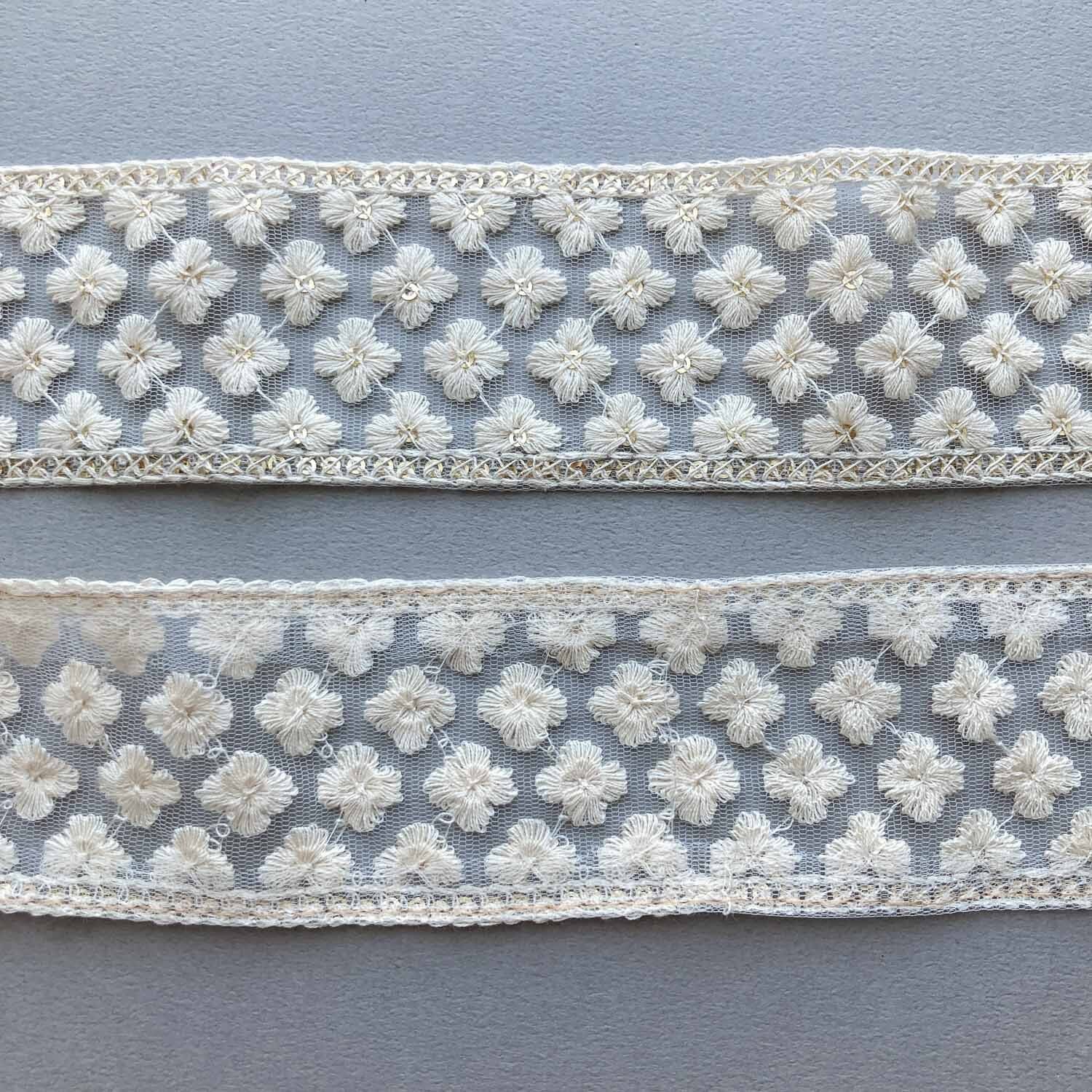 再入荷〉四つ葉のチュール白刺繍リボン（1mカット） | Dua
