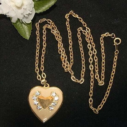 ハートのペンダントネックレス　アクセサリー卸値以下でセール　K1644N