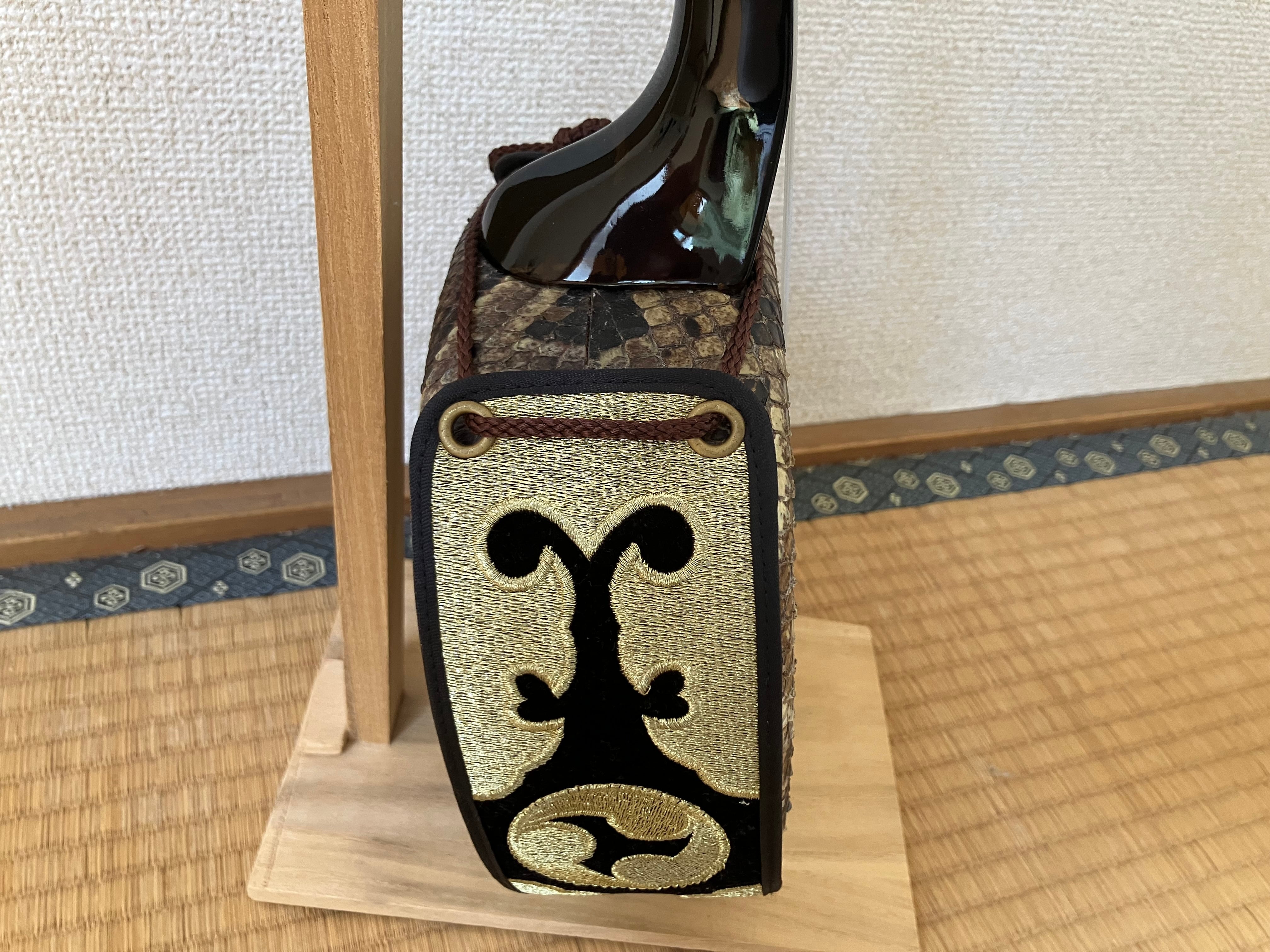 名工 内間直樹作 上級黒檀平仲知念本うるし仕上げ | クオレ三線工房え