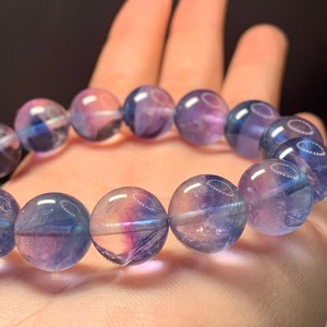 10.美しいバイカラーグラデーションフローライトブレスレット