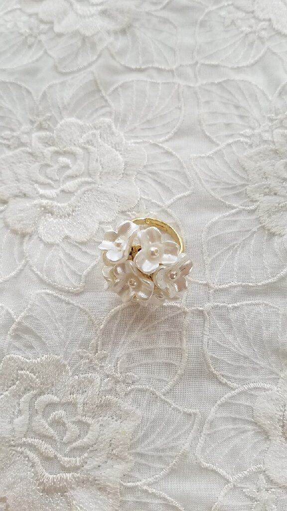 白い紫陽花のリング